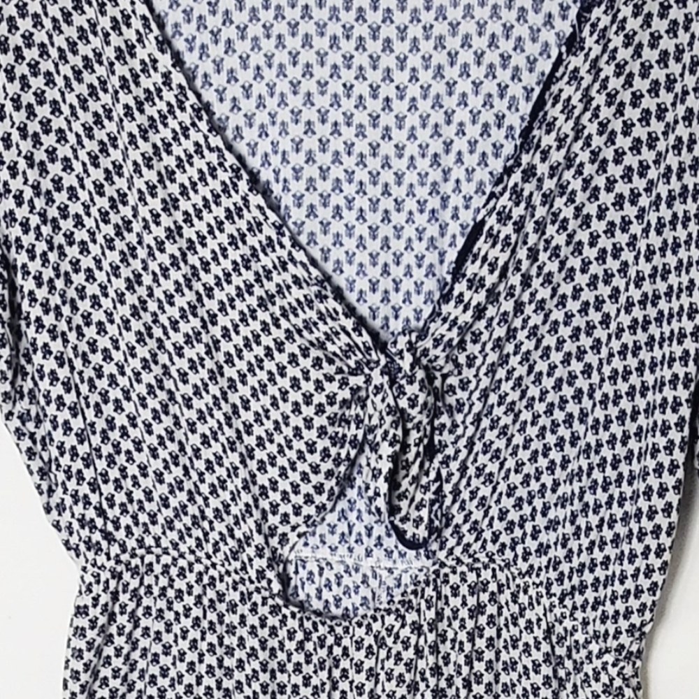 Kendall & Kylie cold shoulder cut short sleeve out printed romper size large - Picture 4 of 7